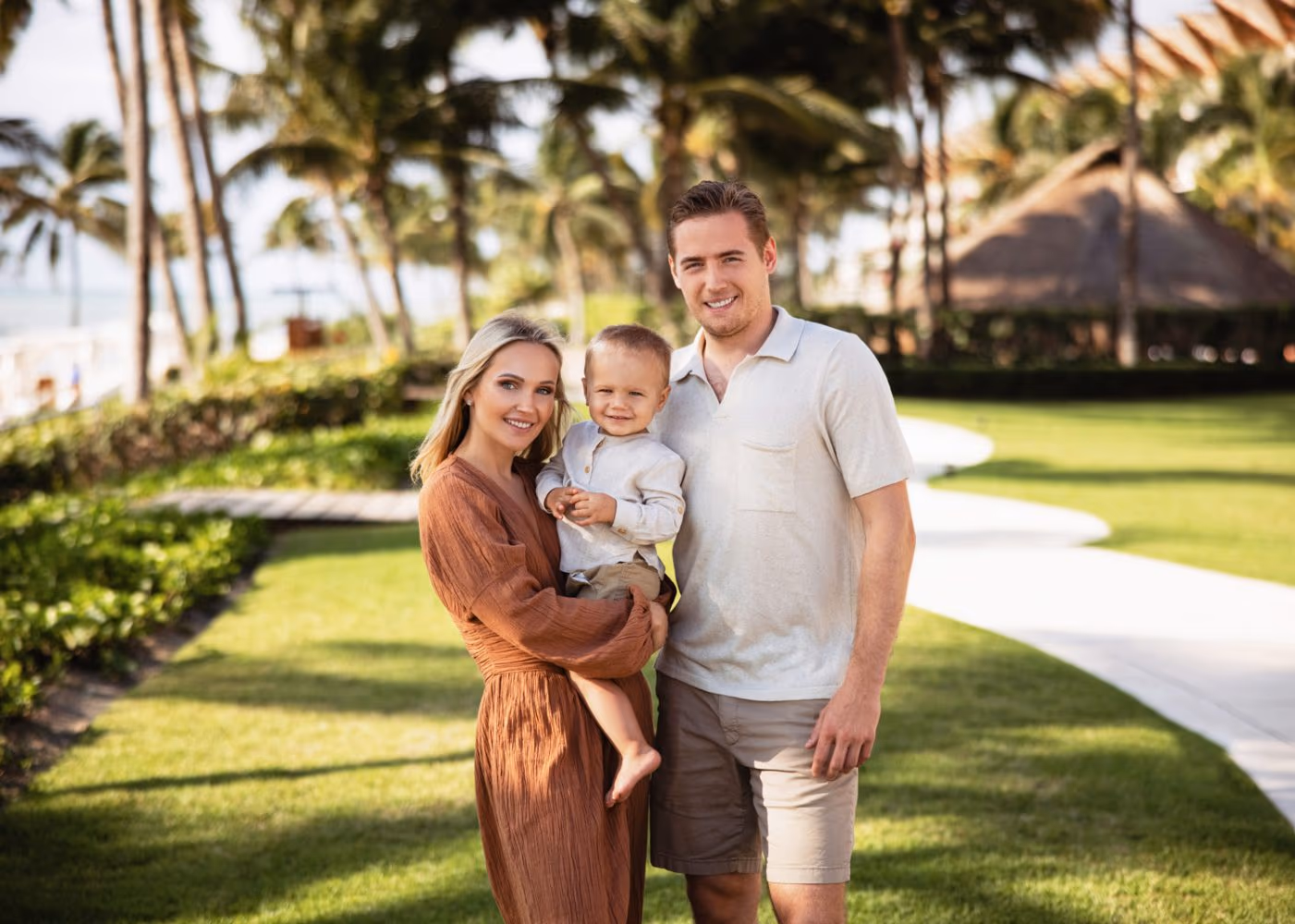 Beach family photoshoot at Grand Velas Riviera Maya — photo 1