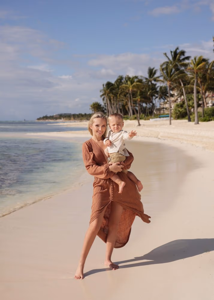 Beach family photoshoot at Grand Velas Riviera Maya — photo 6