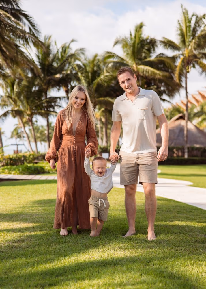 Beach family photoshoot at Grand Velas Riviera Maya — photo 9