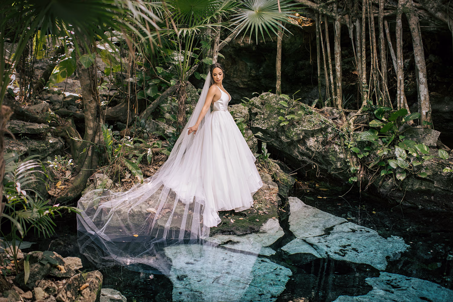 Beach photosession in Tulum and Cenote — photo 11