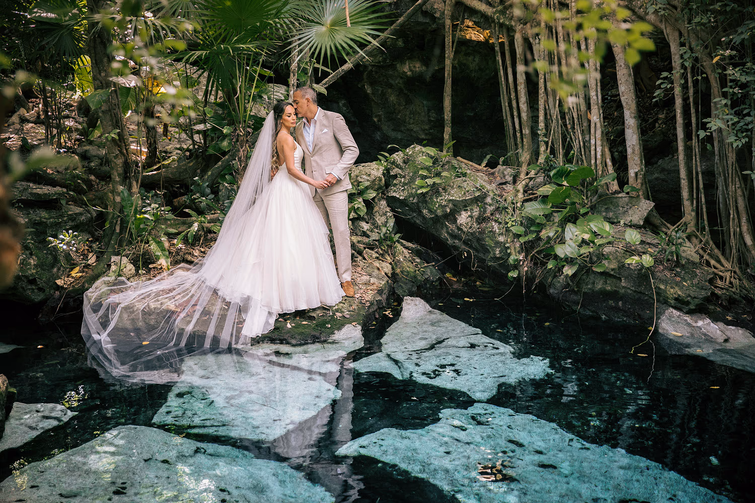 Beach photosession in Tulum and Cenote — photo 15