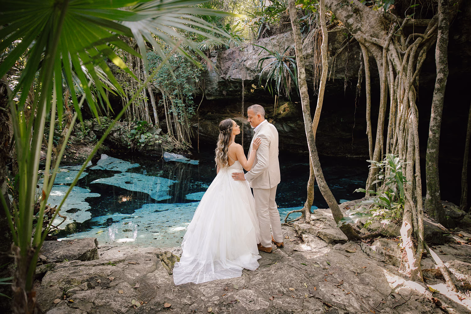 Beach photosession in Tulum and Cenote — photo 17