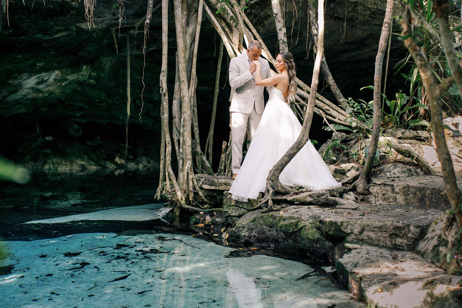 Beach photosession in Tulum and Cenote — photo 19