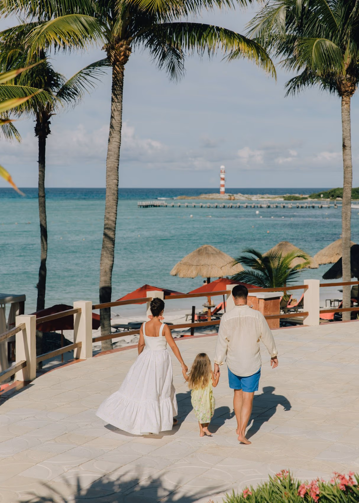 Family photoshoot in Grand Fiesta Americana Coral Beach Cancun — photo 15