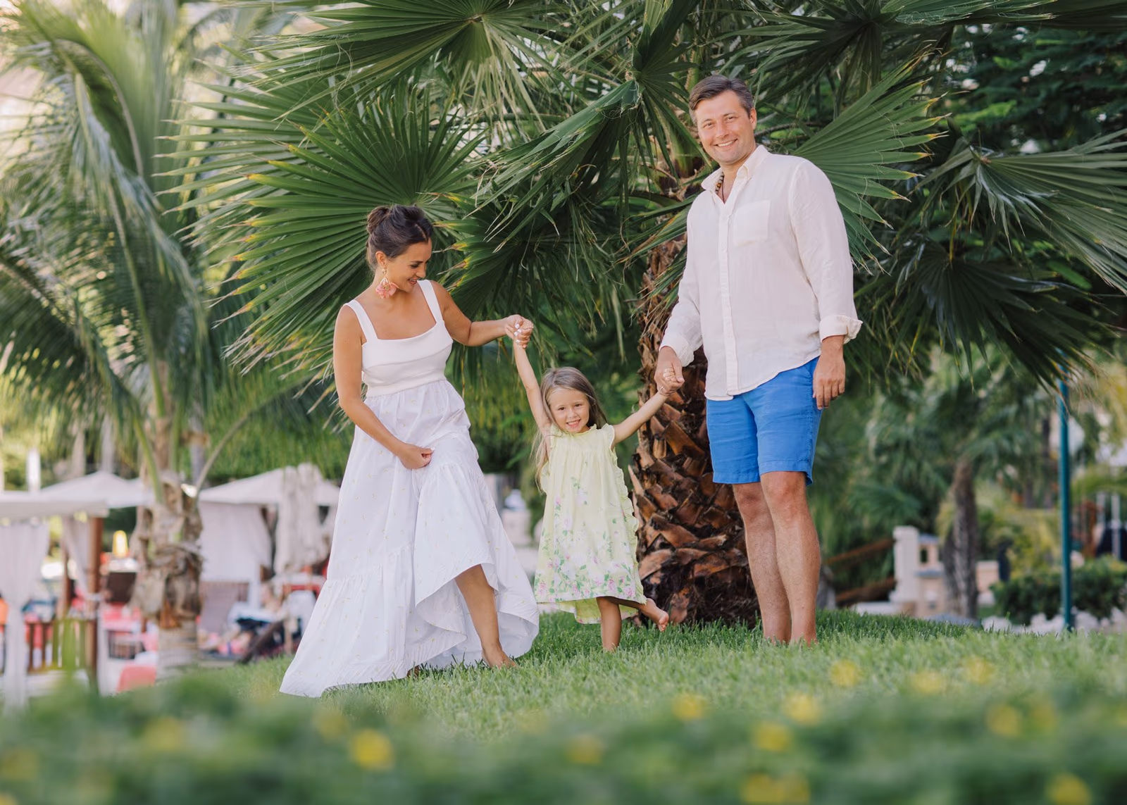 Family photoshoot in Grand Fiesta Americana Coral Beach Cancun — photo 31