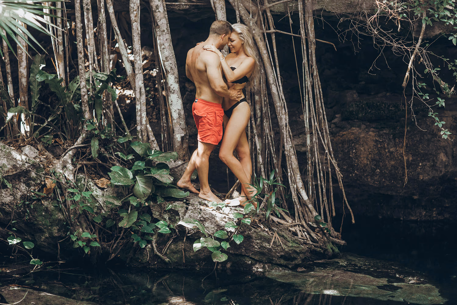 Love story session in a cenote, Tulum — photo 3