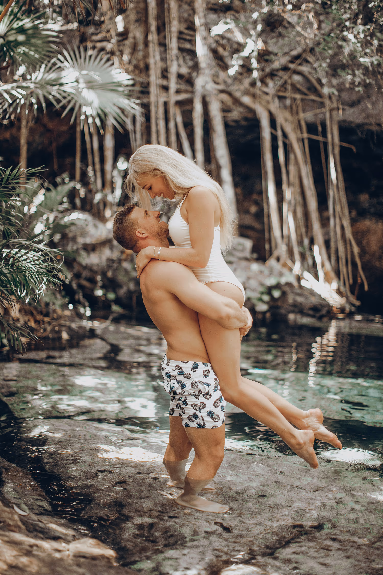 Love story session in a cenote, Tulum — photo 4