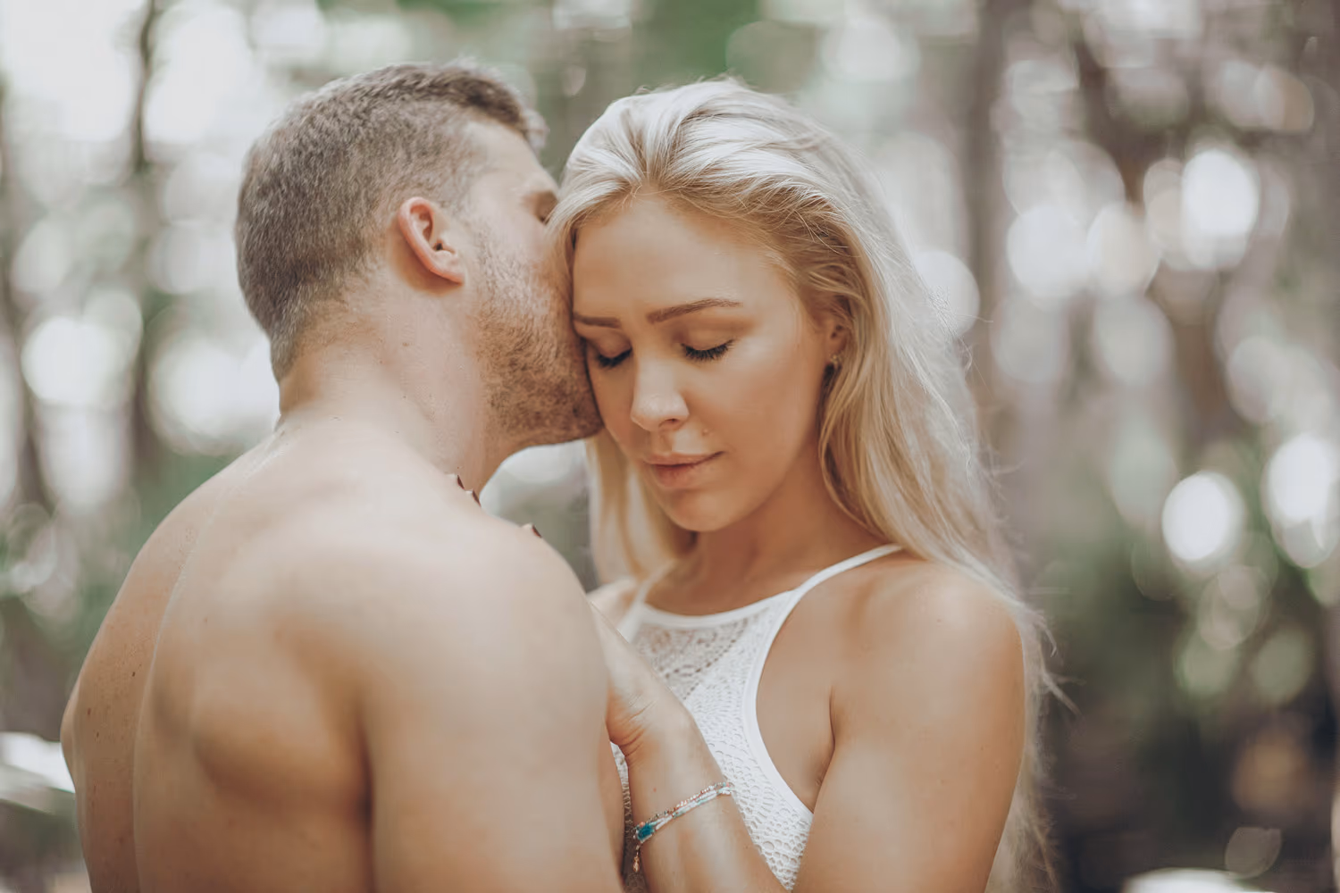 Love story session in a cenote, Tulum — photo 9