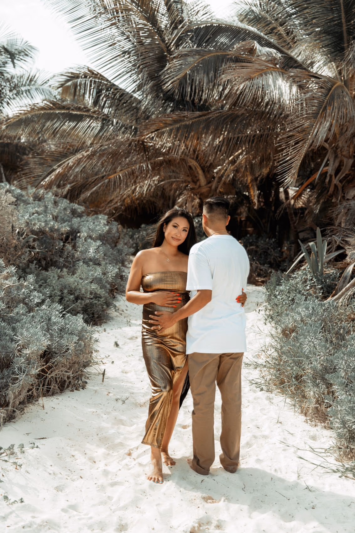Maternity Photoshoot in The Beach Tulum Hotel — photo 11