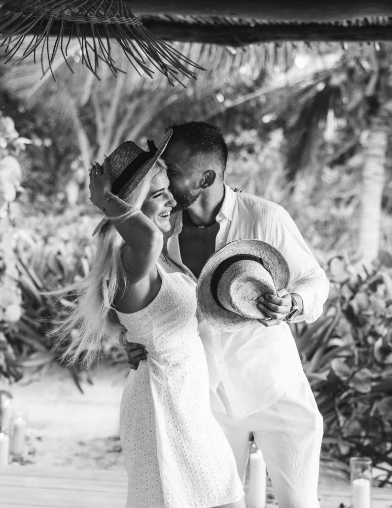 Proposal and engagement session in Tulum — photo 6