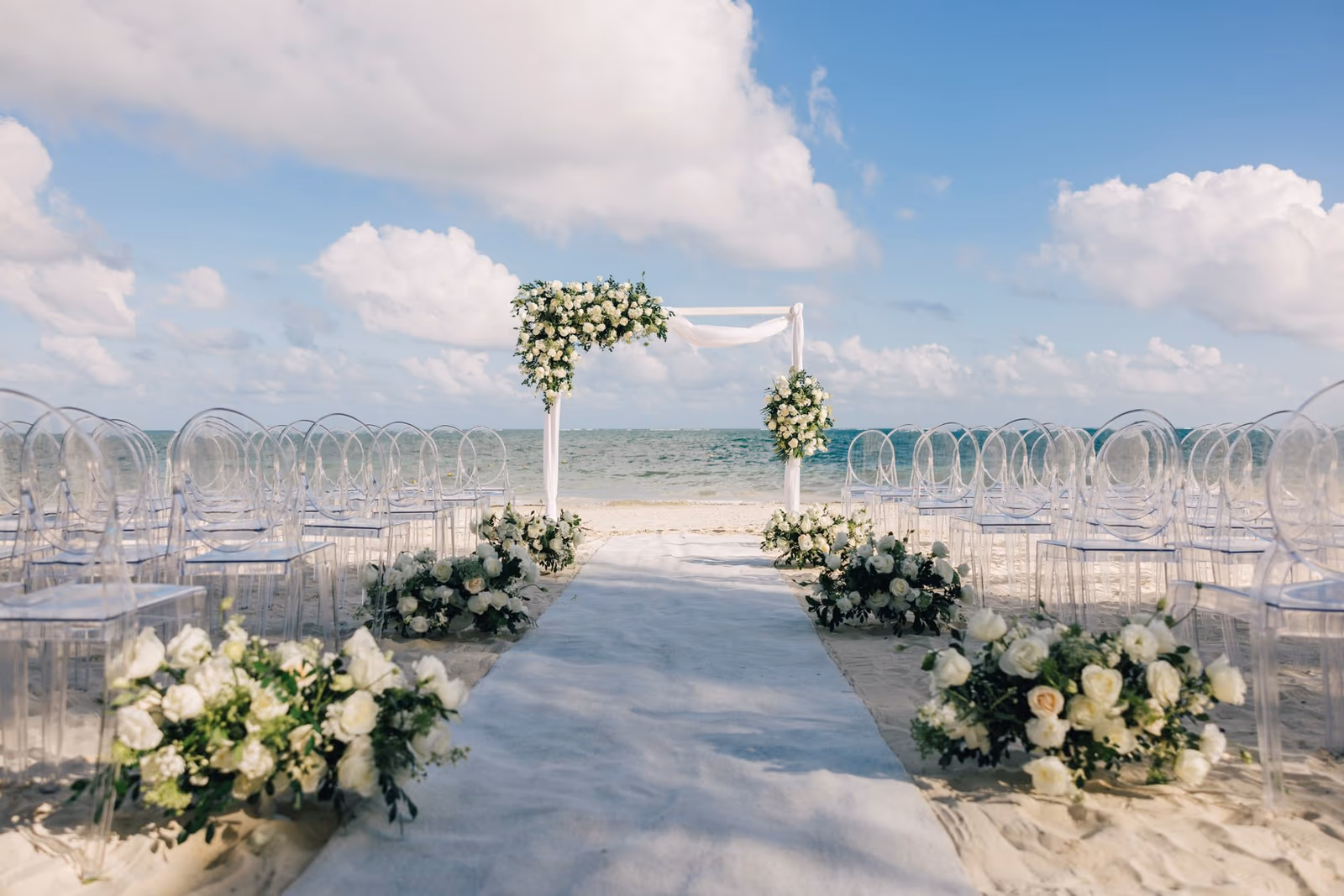 Beach Wedding in Dreams Riviera Cancun Resort & Spa — photo 3