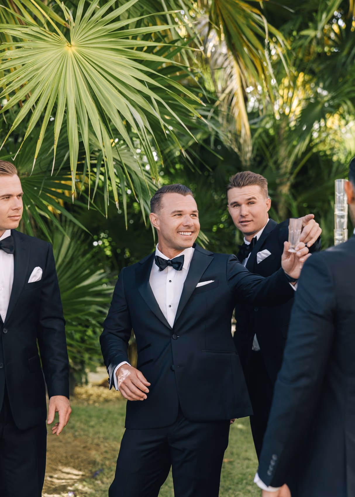 Beach Wedding in Dreams Riviera Cancun Resort & Spa — photo 11