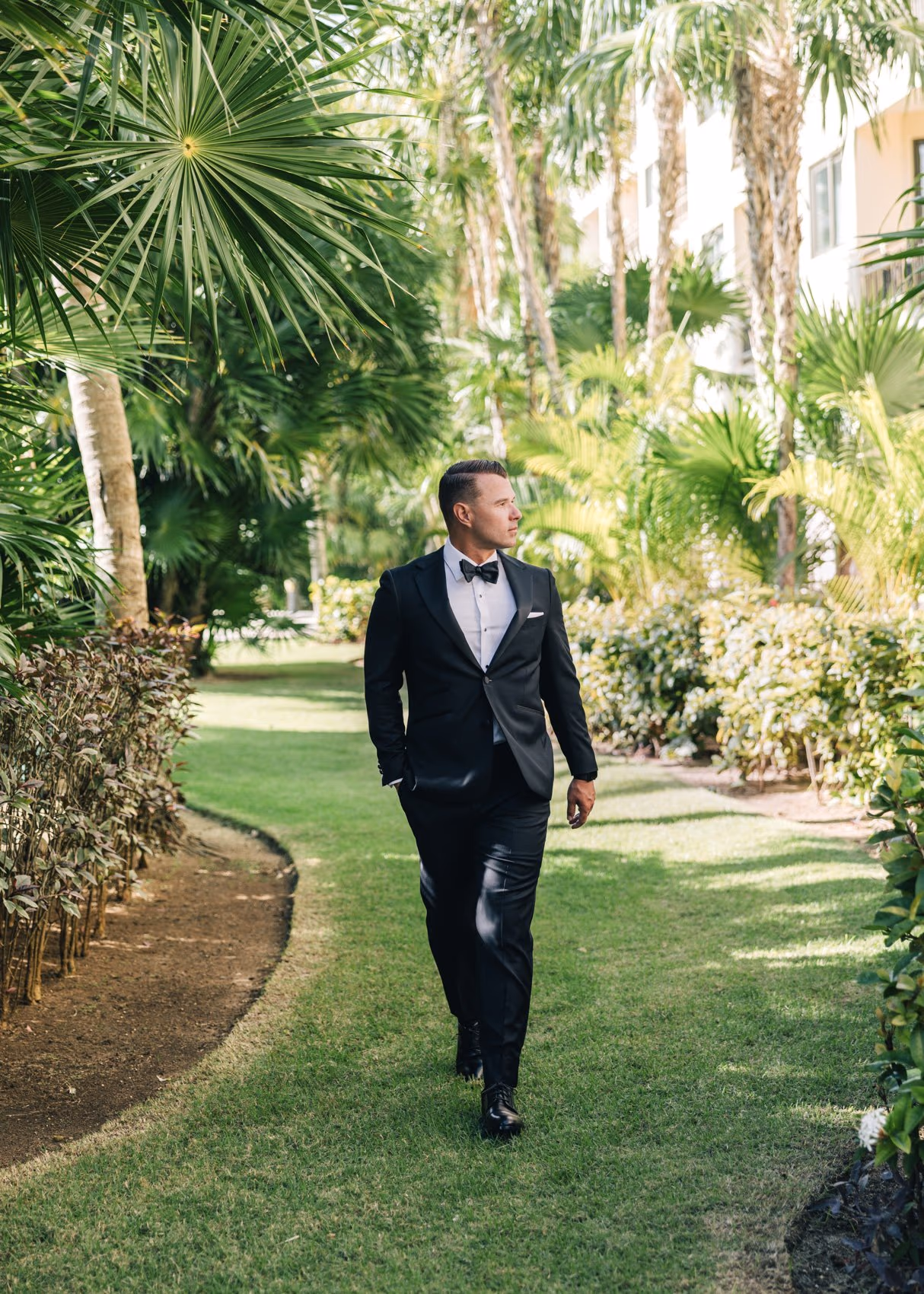 Beach Wedding in Dreams Riviera Cancun Resort & Spa — photo 14