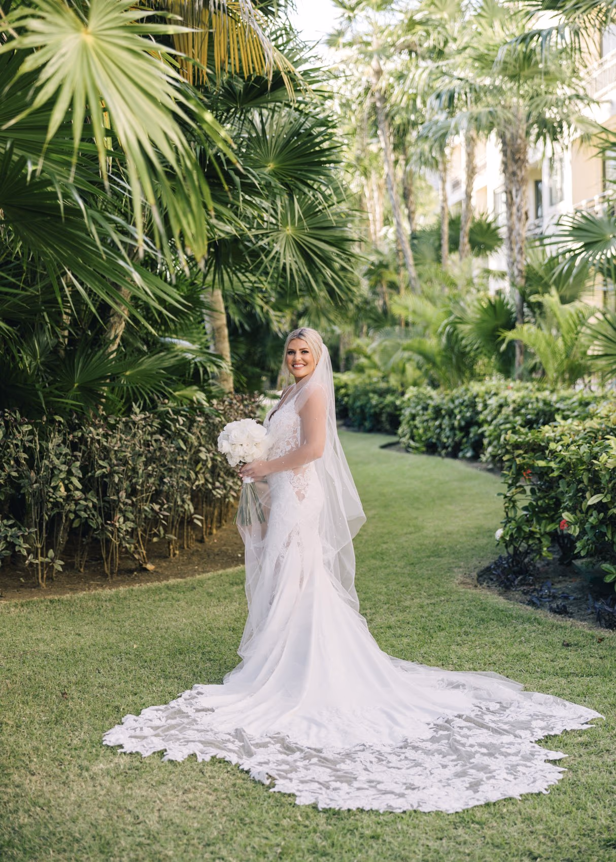 Beach Wedding in Dreams Riviera Cancun Resort & Spa — photo 32