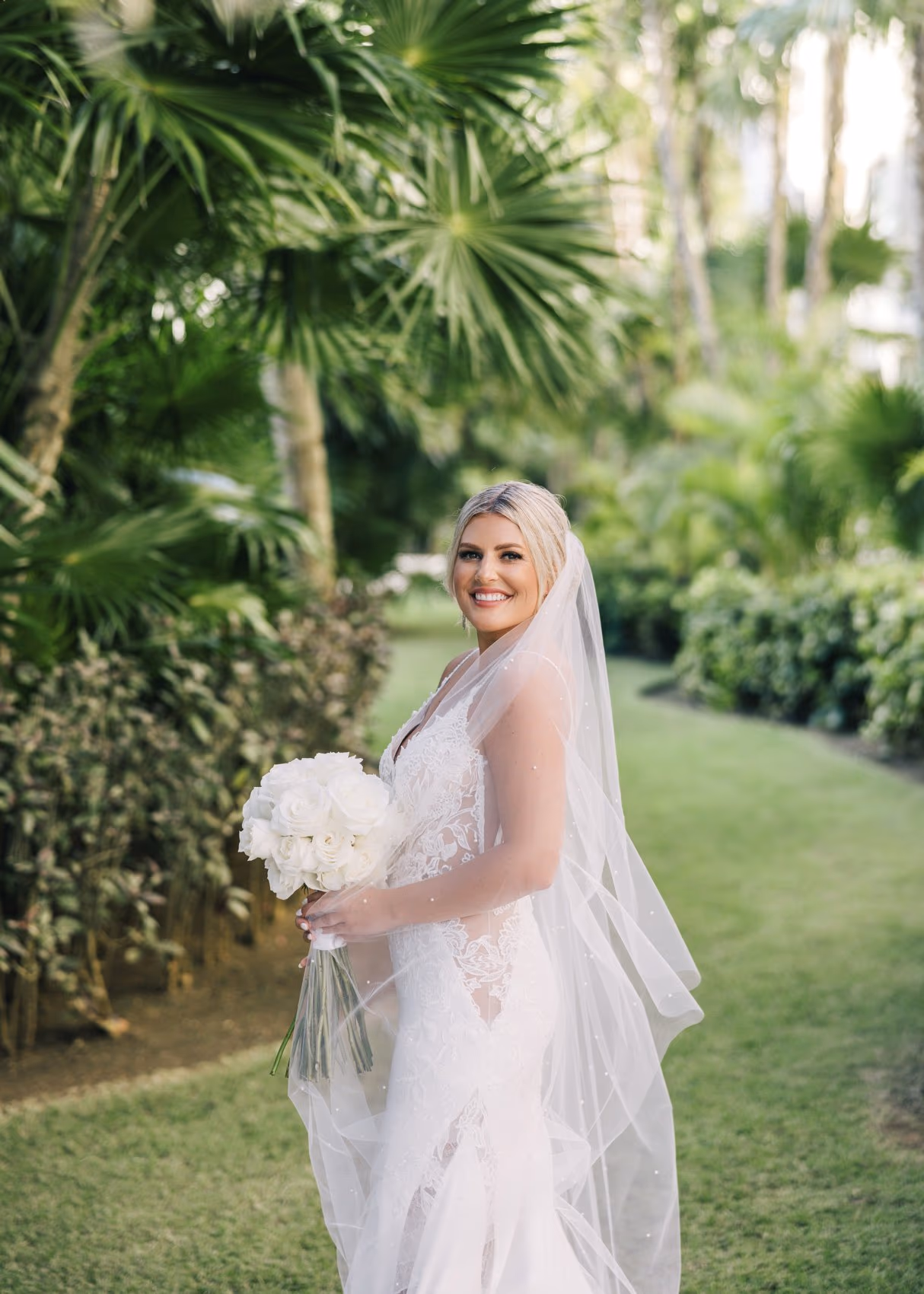 Beach Wedding in Dreams Riviera Cancun Resort & Spa — photo 35