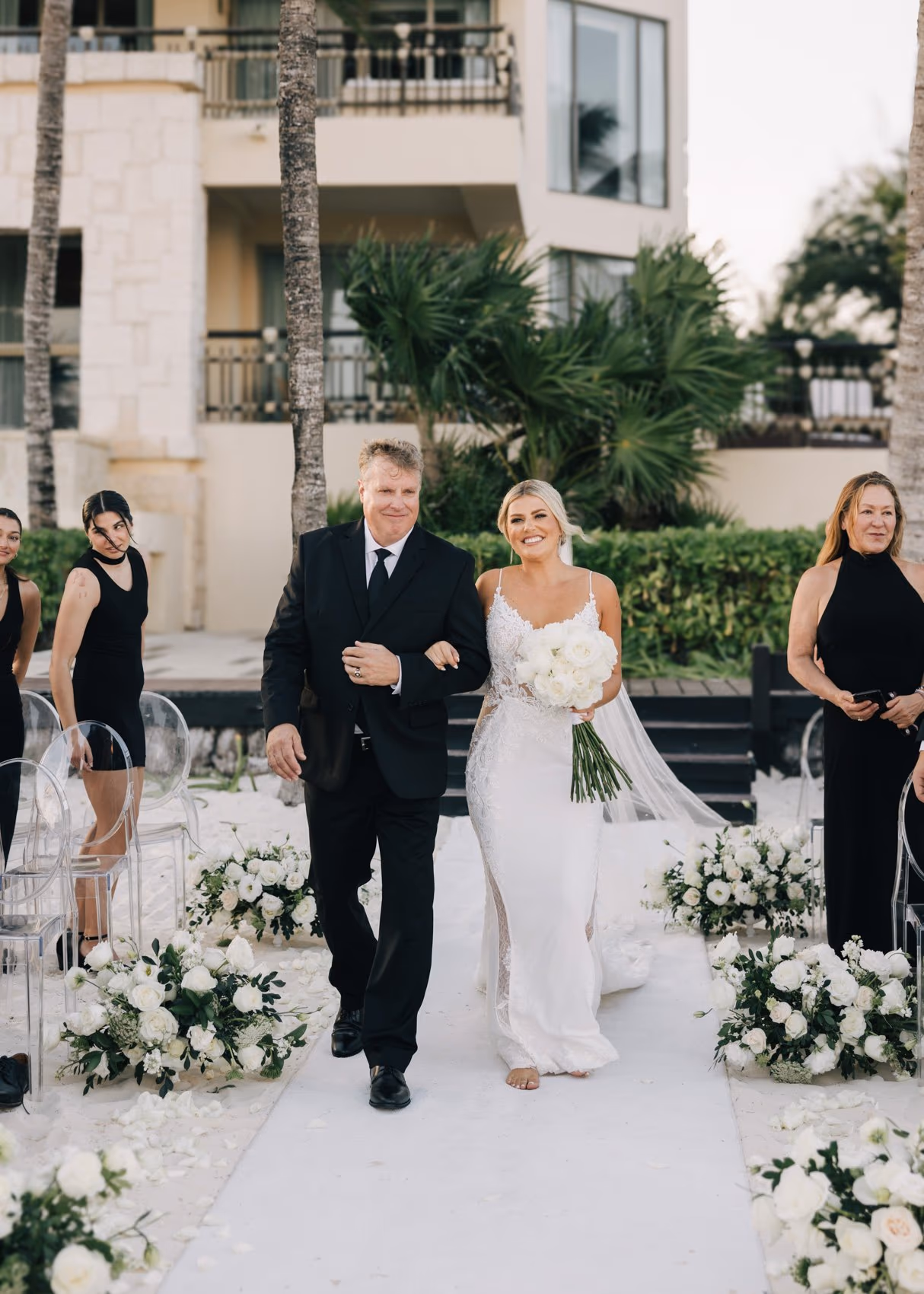 Beach Wedding in Dreams Riviera Cancun Resort & Spa — photo 42