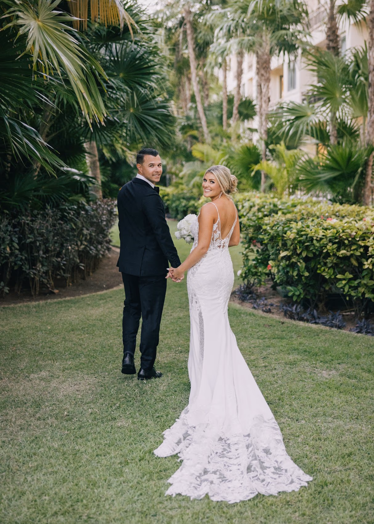 Beach Wedding in Dreams Riviera Cancun Resort & Spa — photo 80