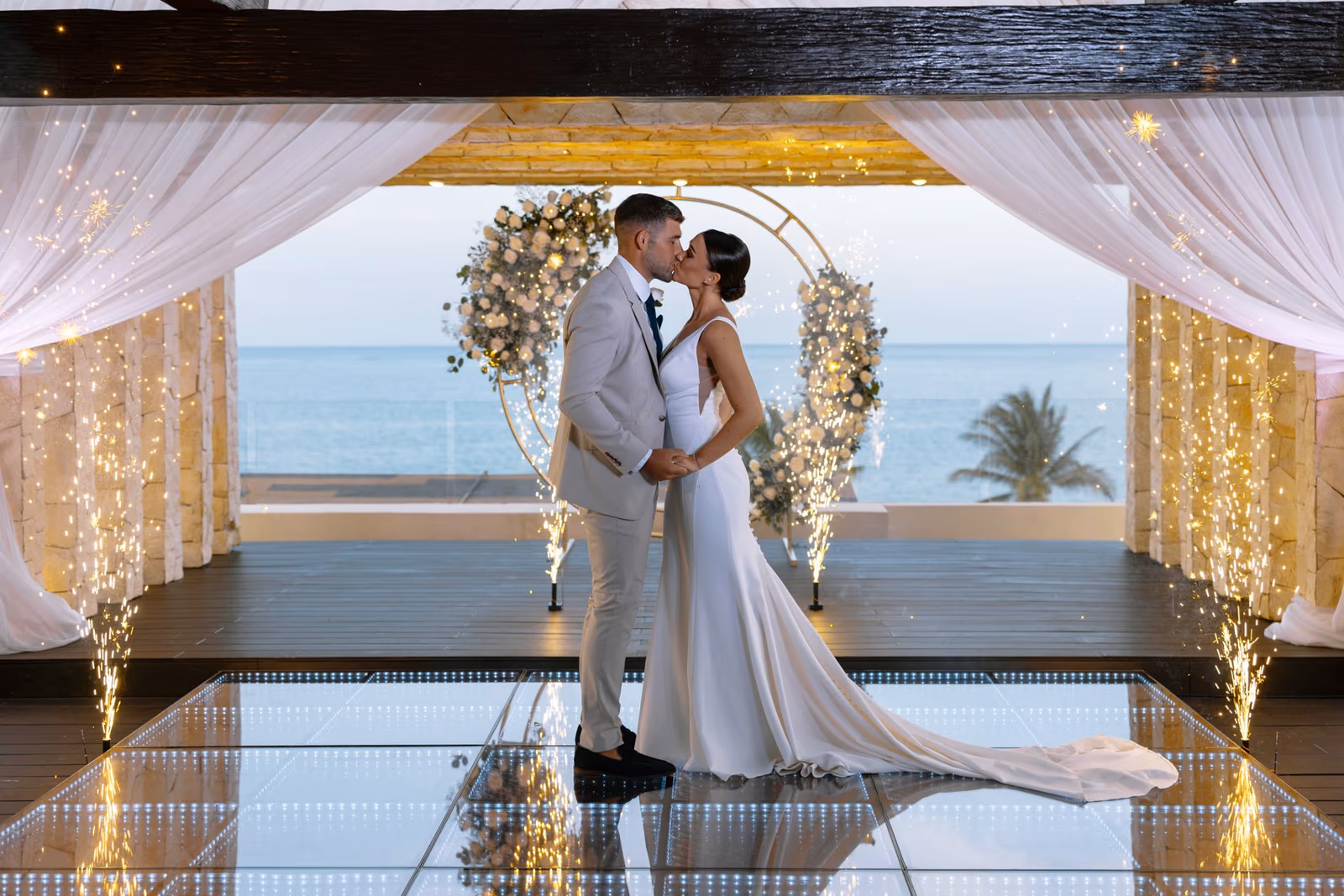 Wedding at Royalton Riviera Cancun-Sky Hideaway — photo 93